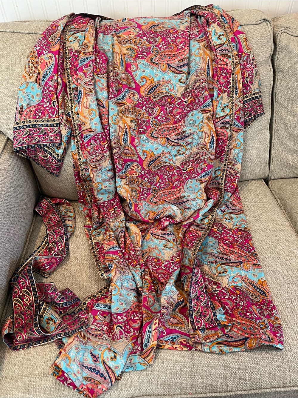 Vibrant Paisley Womenโs Robe with Belt in Magenta and Aqua